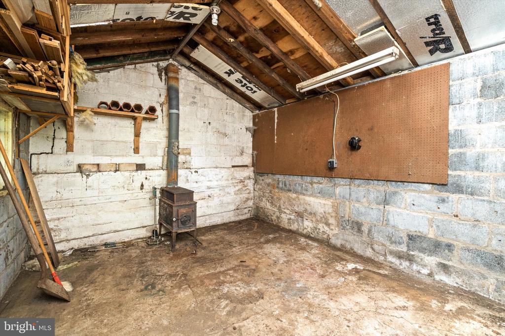 12 WEEDEN STREET