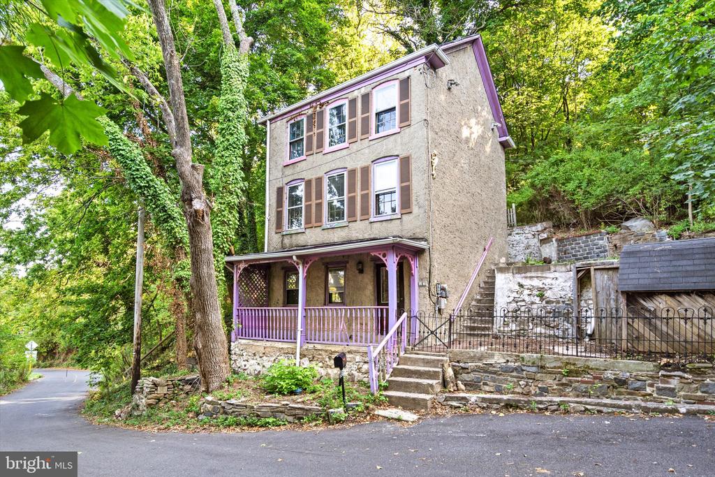 12 WEEDEN STREET