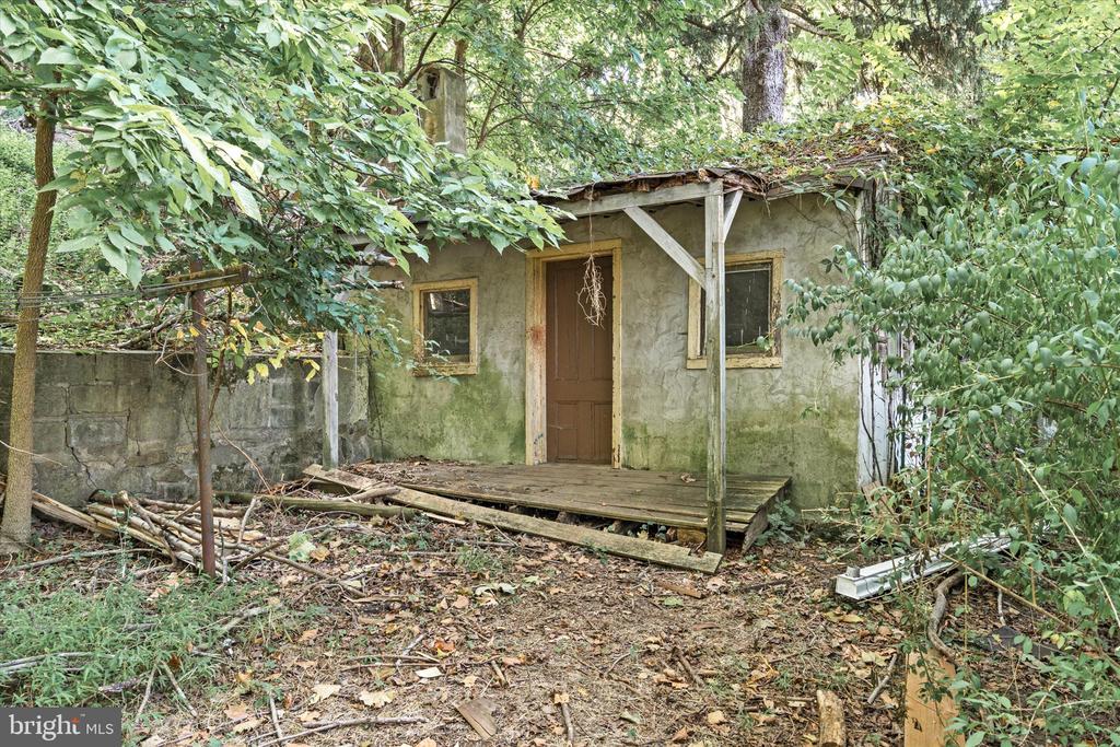 12 WEEDEN STREET