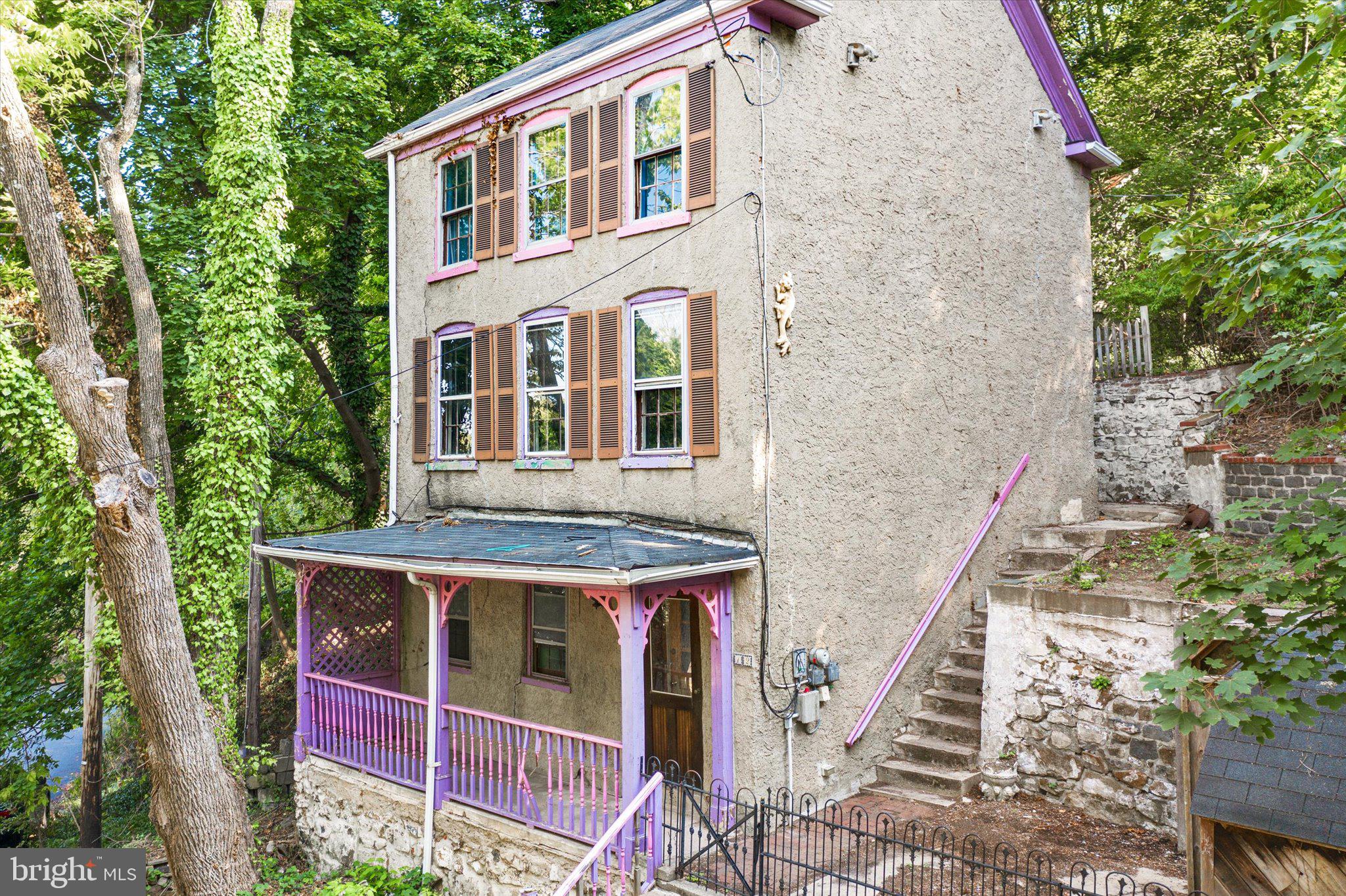12 WEEDEN STREET