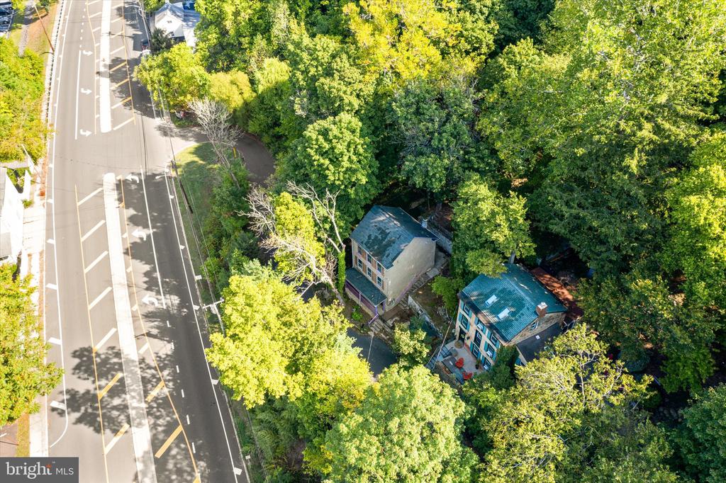 12 WEEDEN STREET