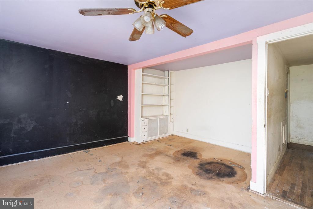 12 WEEDEN STREET