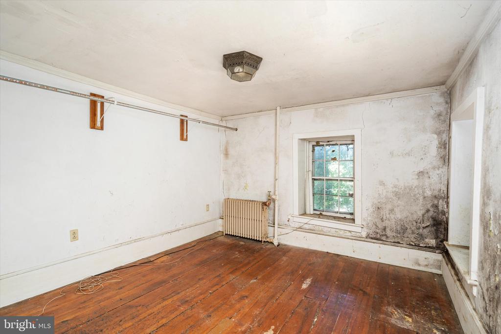 12 WEEDEN STREET