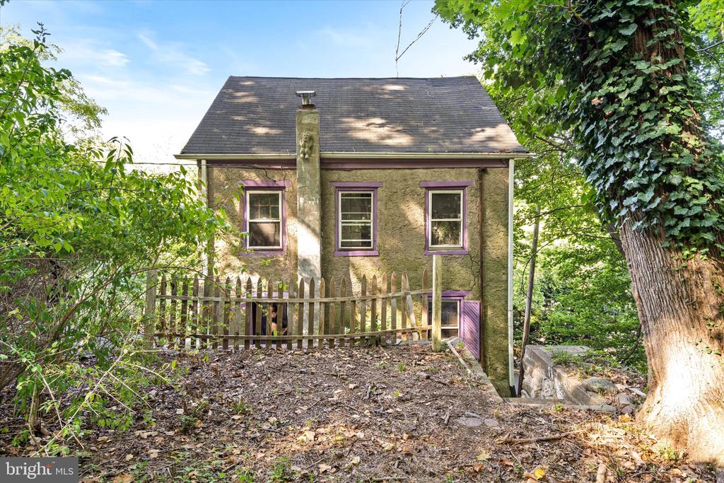 12 WEEDEN STREET
