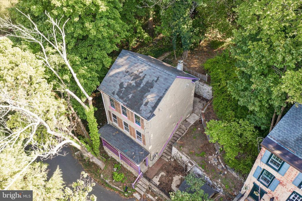 12 WEEDEN STREET