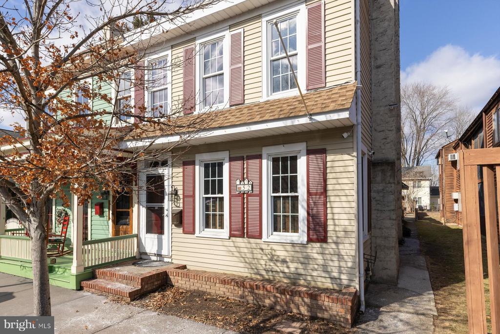 52 PERRY STREET