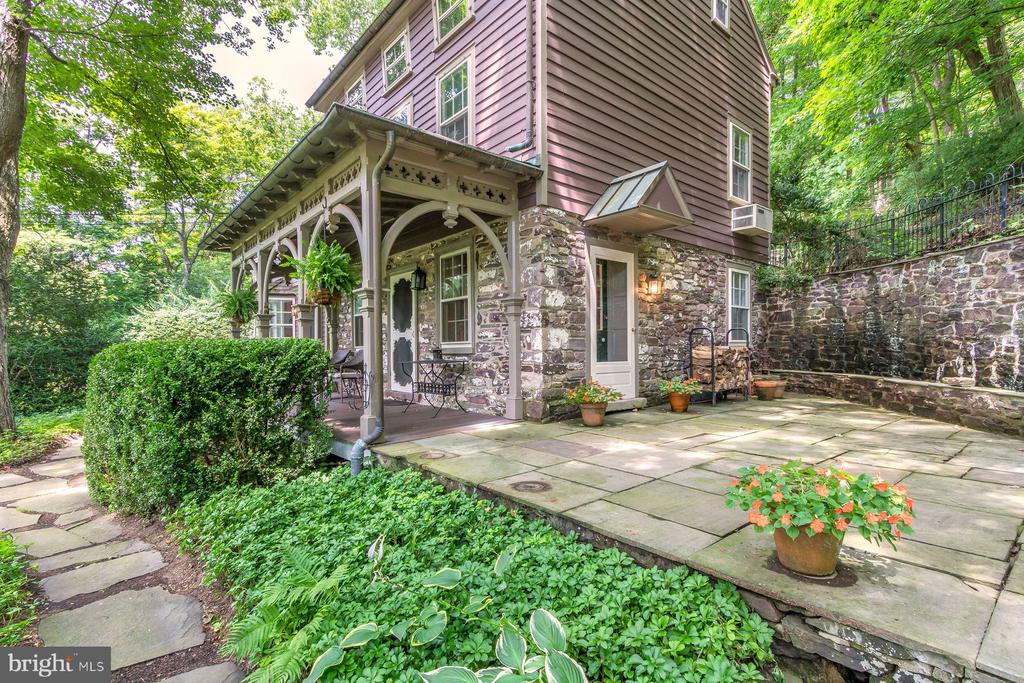 2222 DANIEL BRAY HIGHWAY
