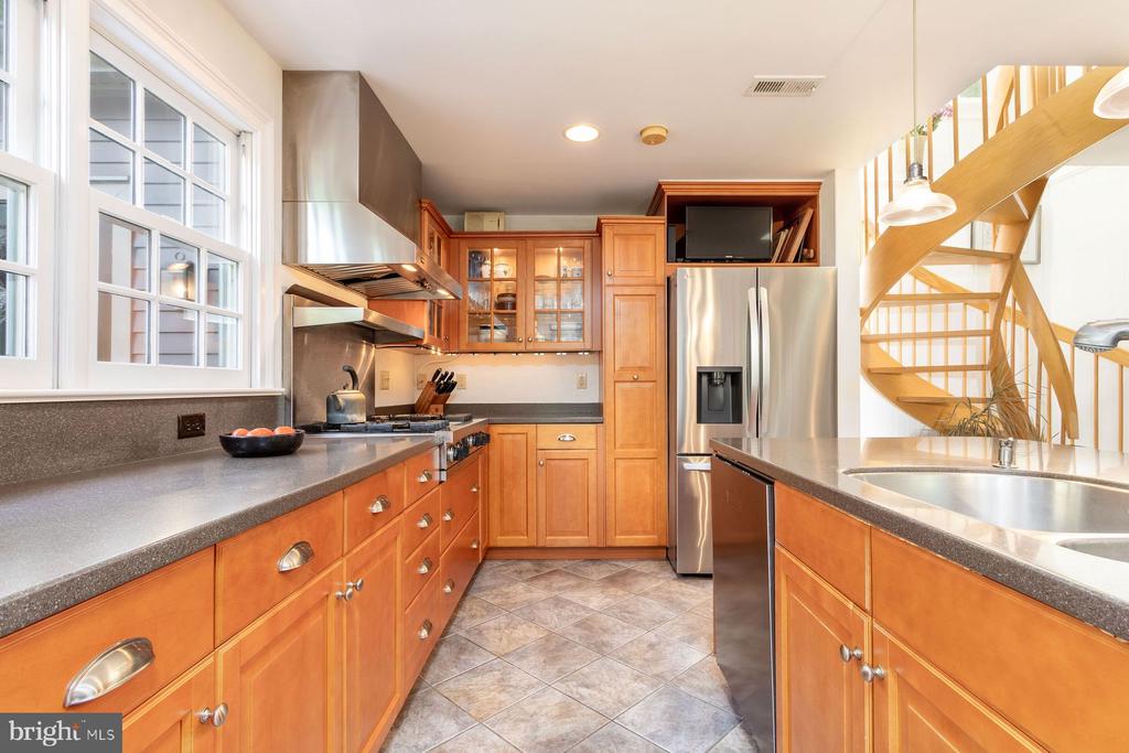 2222 DANIEL BRAY HIGHWAY
