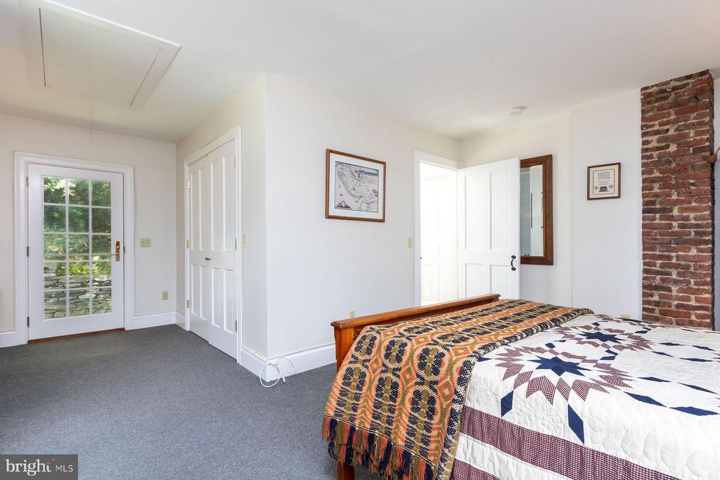 2222 DANIEL BRAY HIGHWAY