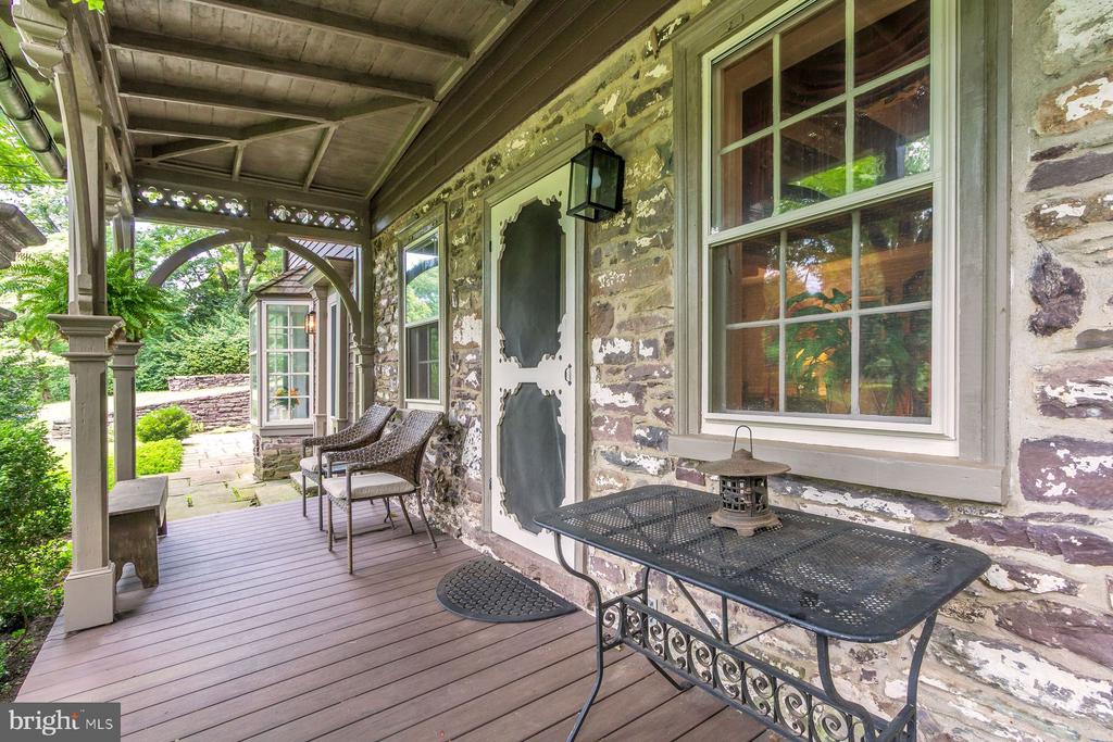 2222 DANIEL BRAY HIGHWAY