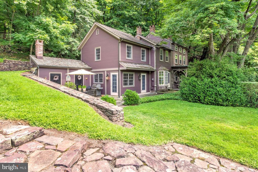 2222 DANIEL BRAY HIGHWAY
