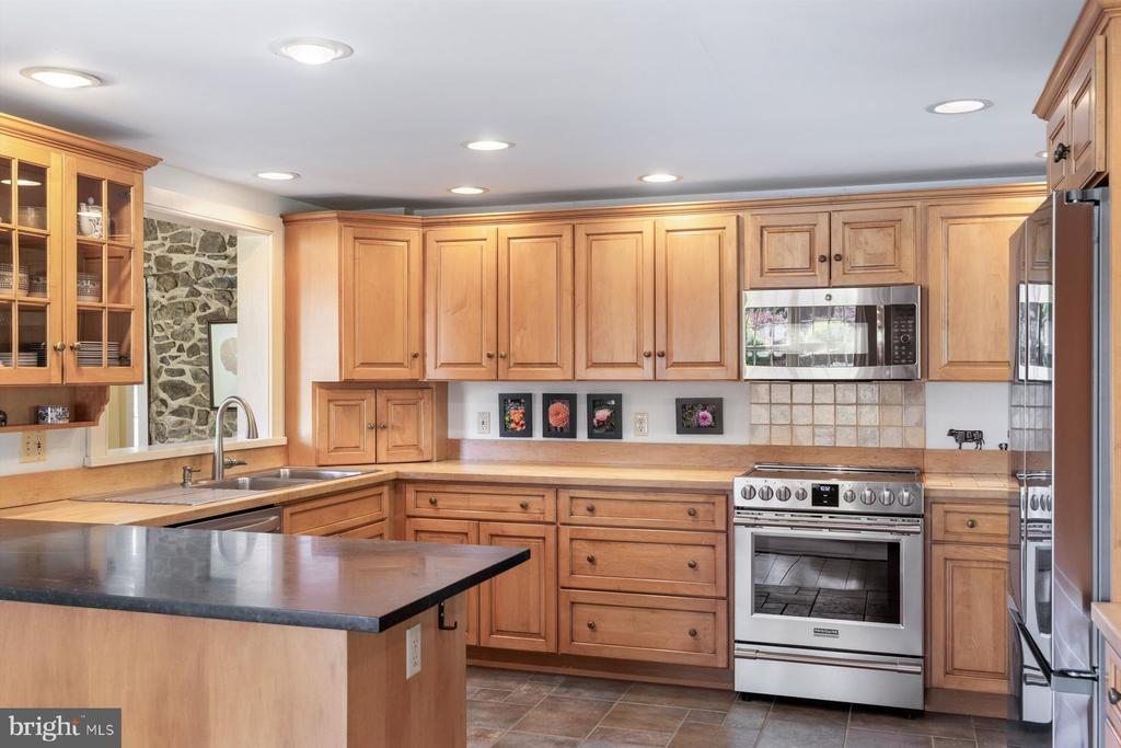 757 SWEET HOLLOW ROAD