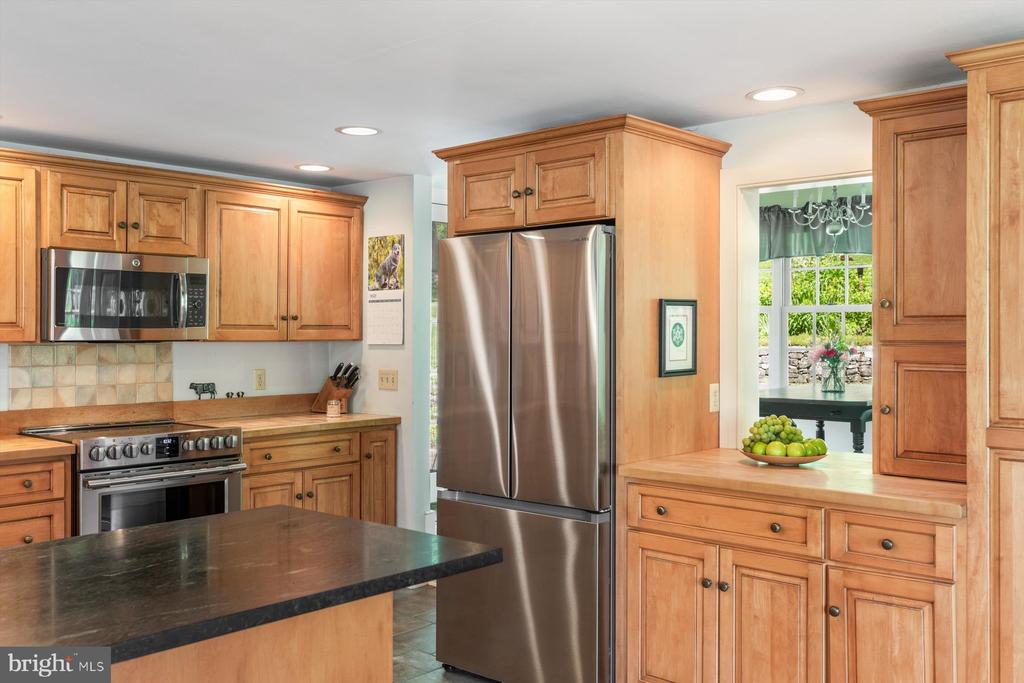 757 SWEET HOLLOW ROAD