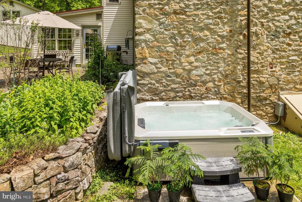 757 SWEET HOLLOW ROAD