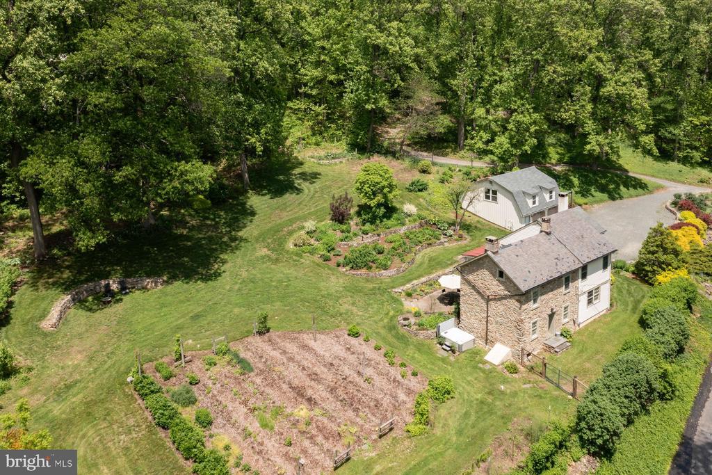 757 SWEET HOLLOW ROAD
