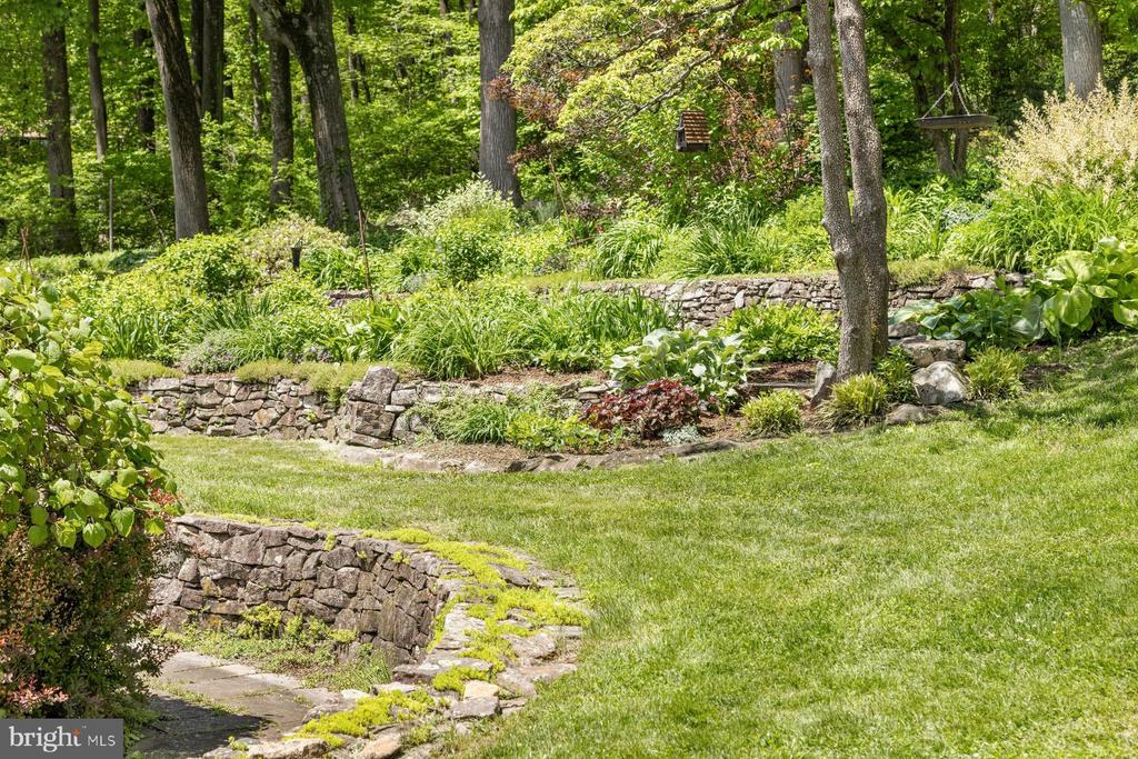 757 SWEET HOLLOW ROAD