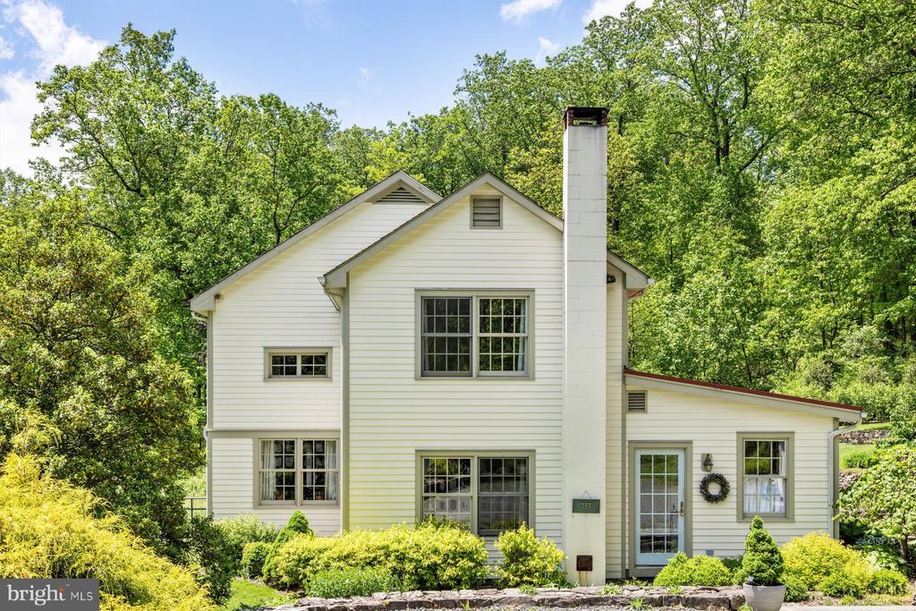 757 SWEET HOLLOW ROAD