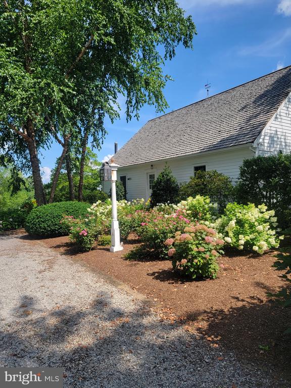 33 RITTENHOUSE ROAD E