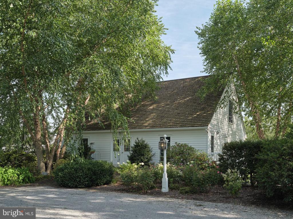 33 RITTENHOUSE ROAD E