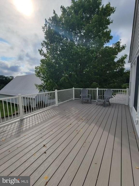 33 RITTENHOUSE ROAD E