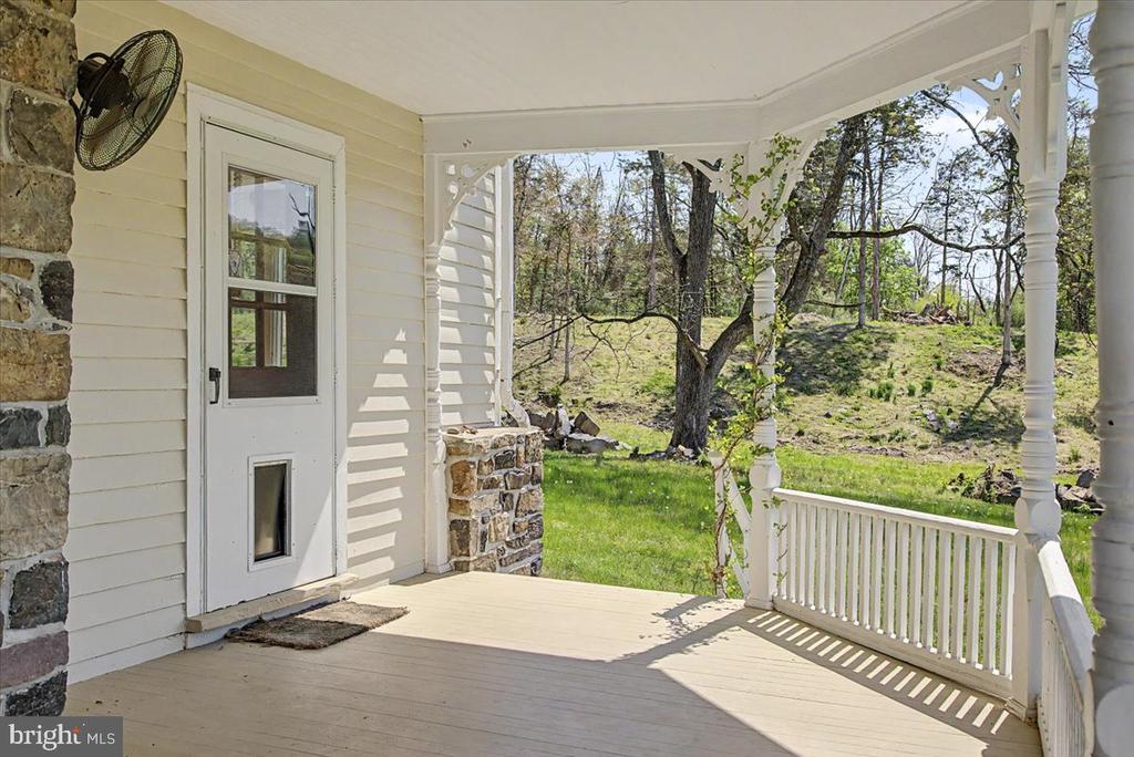 2308 DANIEL BRAY HIGHWAY