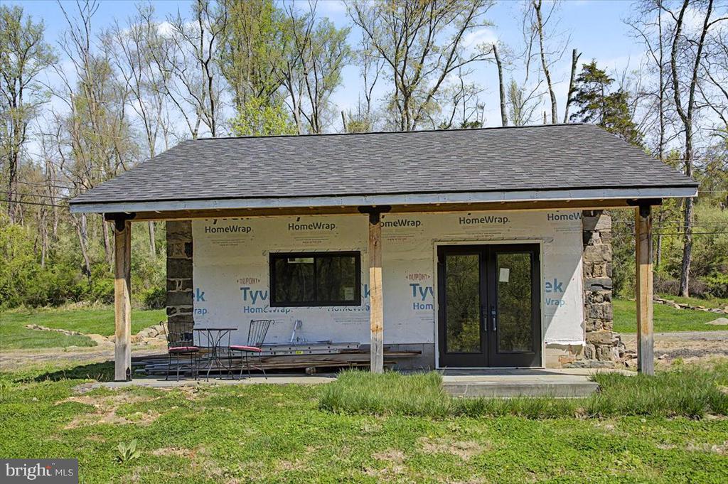 2308 DANIEL BRAY HIGHWAY