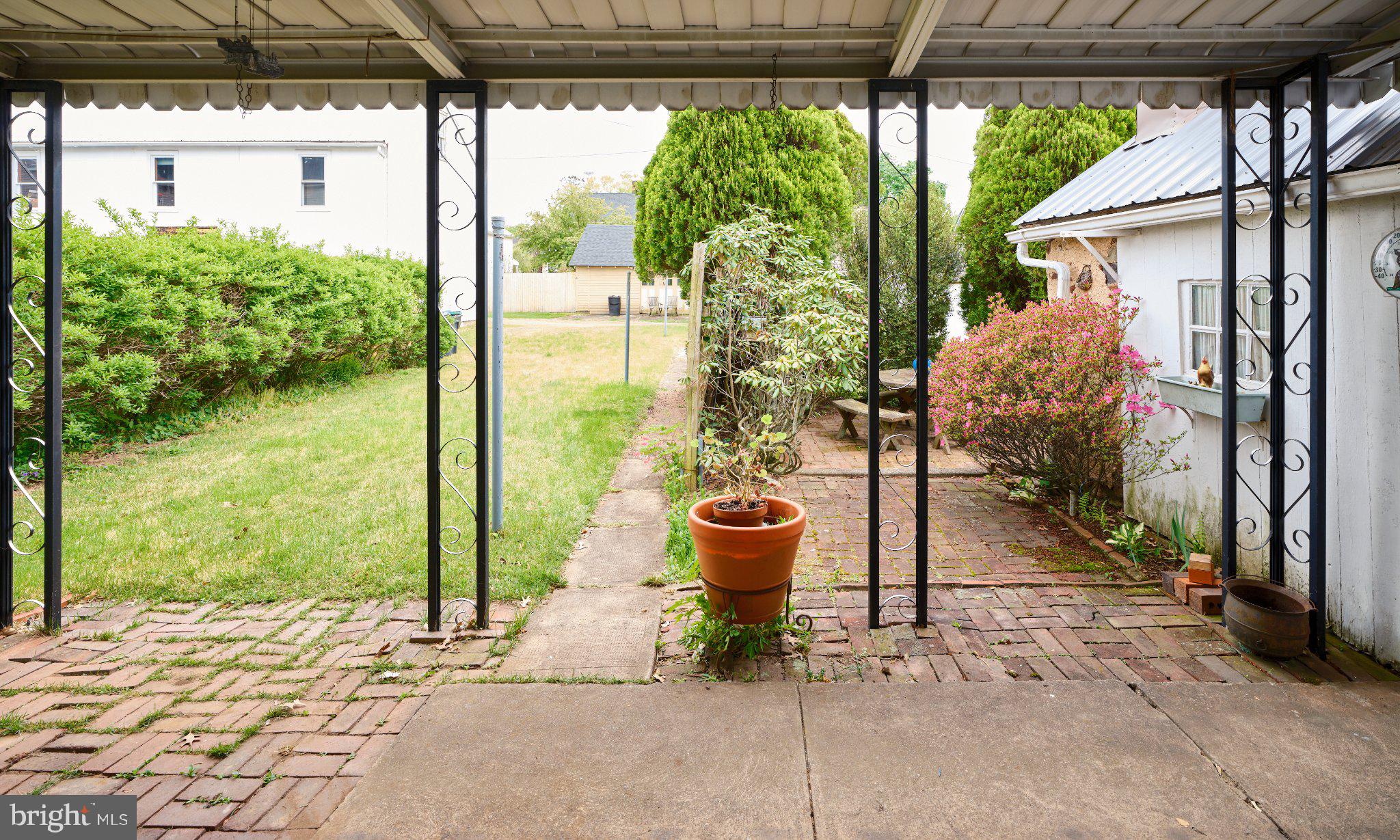 20 MAPLE STREET