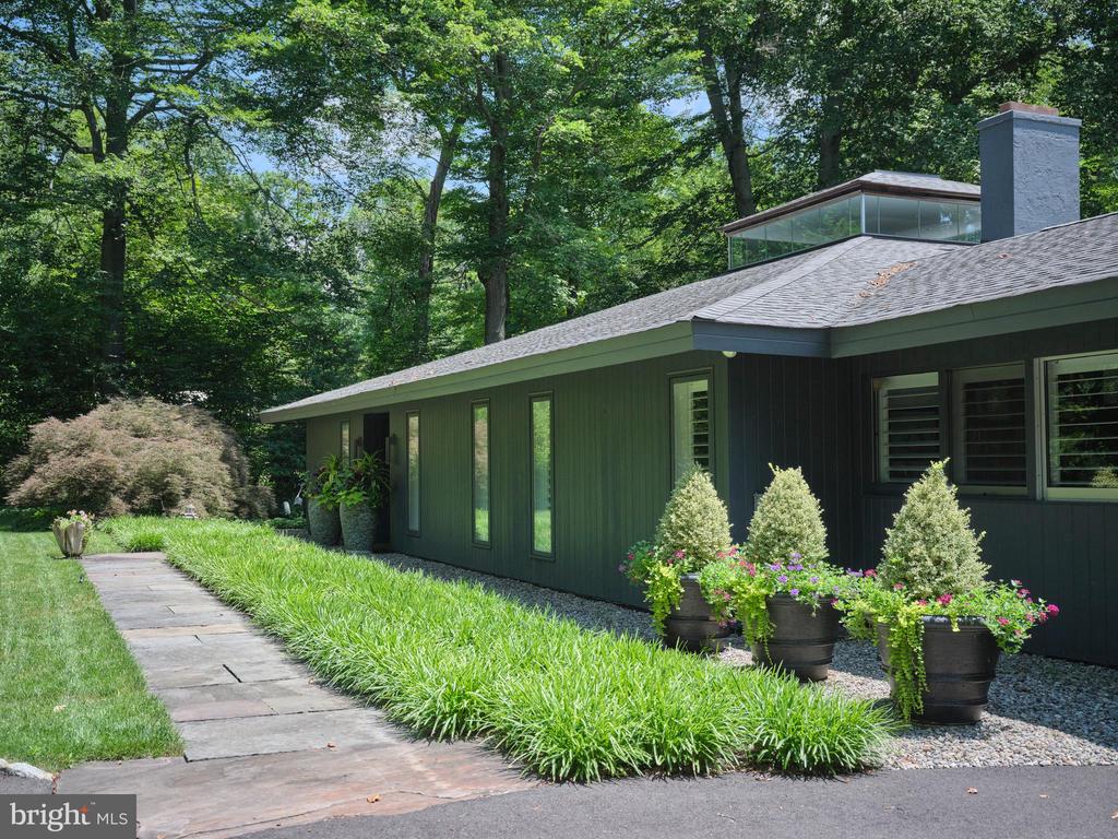 35 RAVEN ROCK ROAD