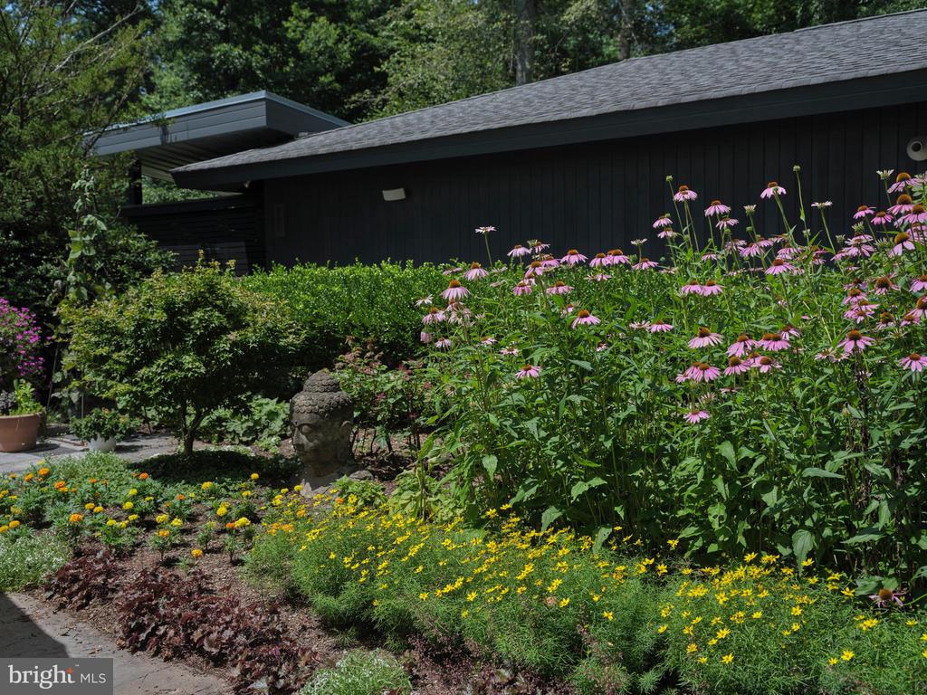 35 RAVEN ROCK ROAD