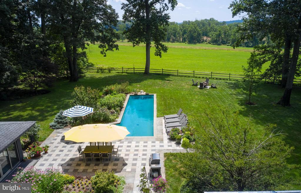 35 RAVEN ROCK ROAD