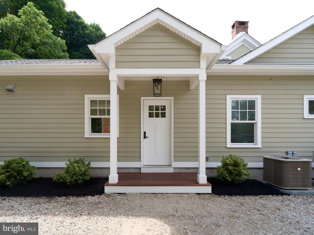 30 N FRANKLIN STREET