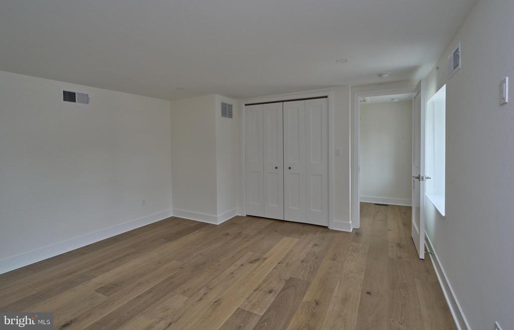30 N FRANKLIN STREET