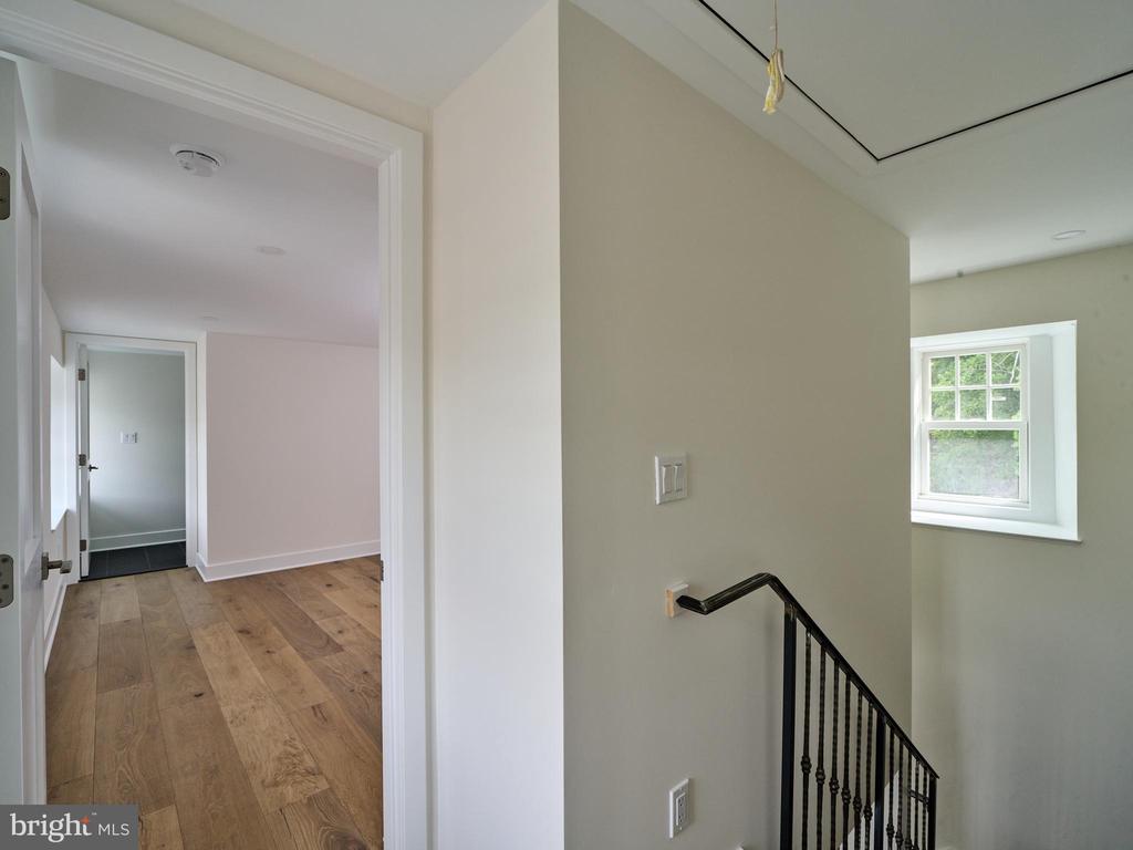 30 N FRANKLIN STREET