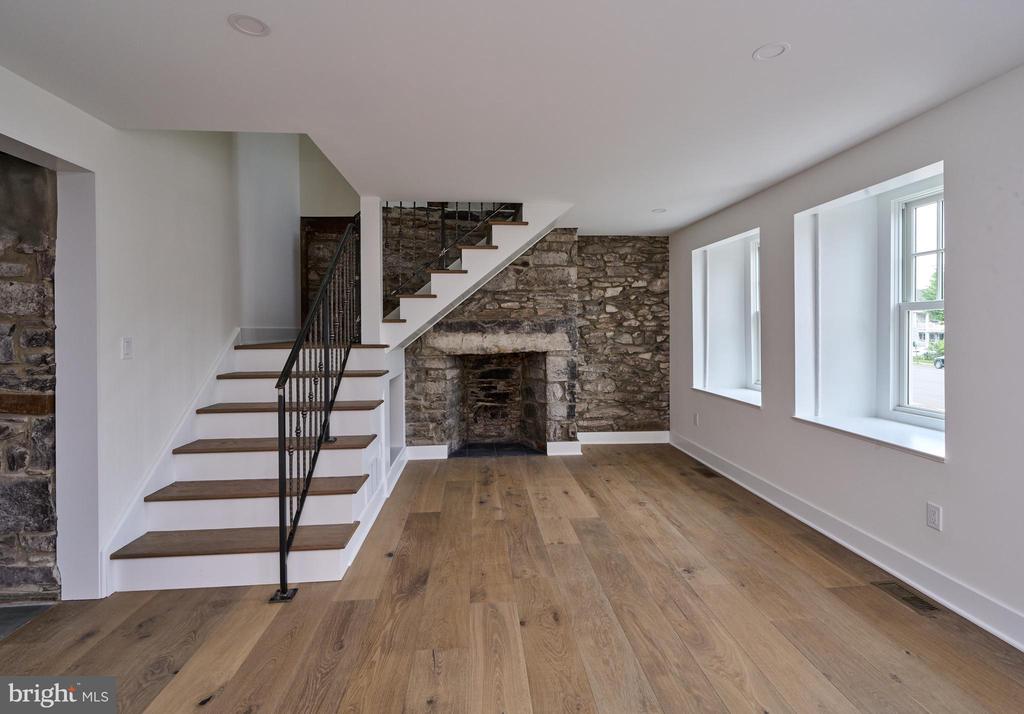 30 N FRANKLIN STREET
