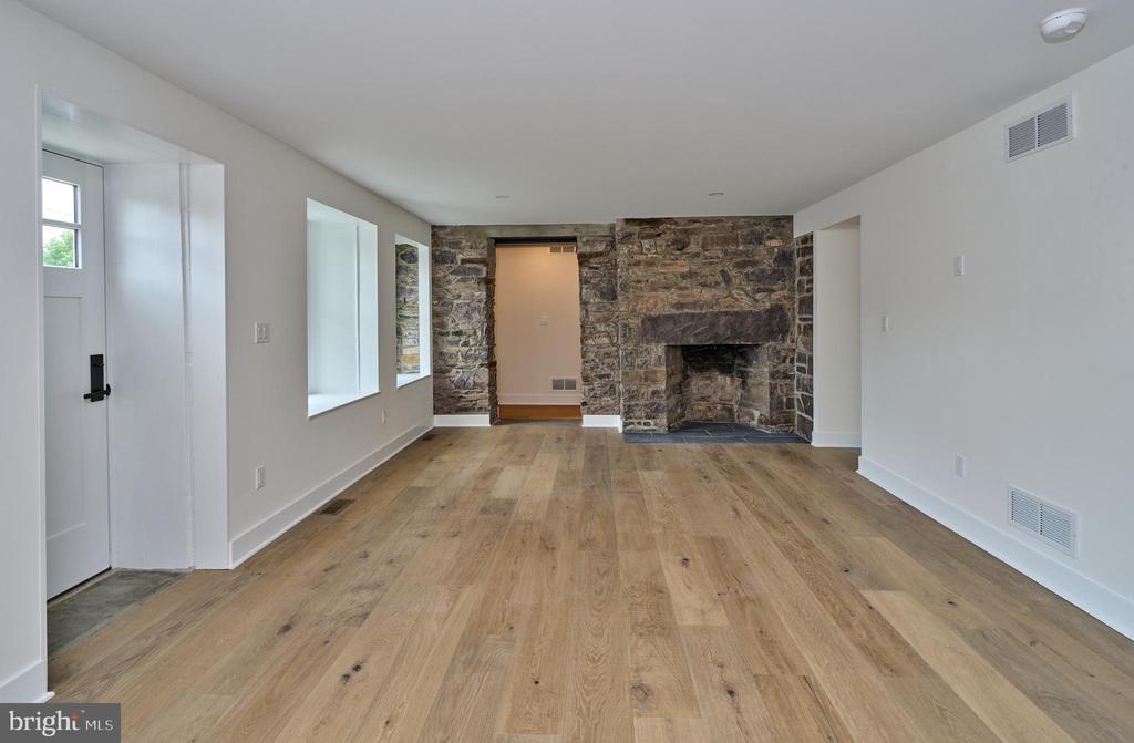 30 N FRANKLIN STREET