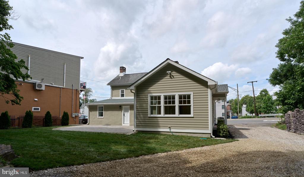 30 N FRANKLIN STREET