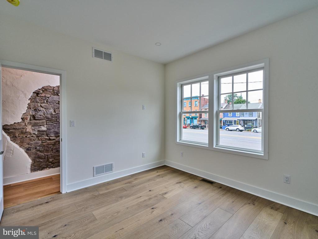 30 N FRANKLIN STREET