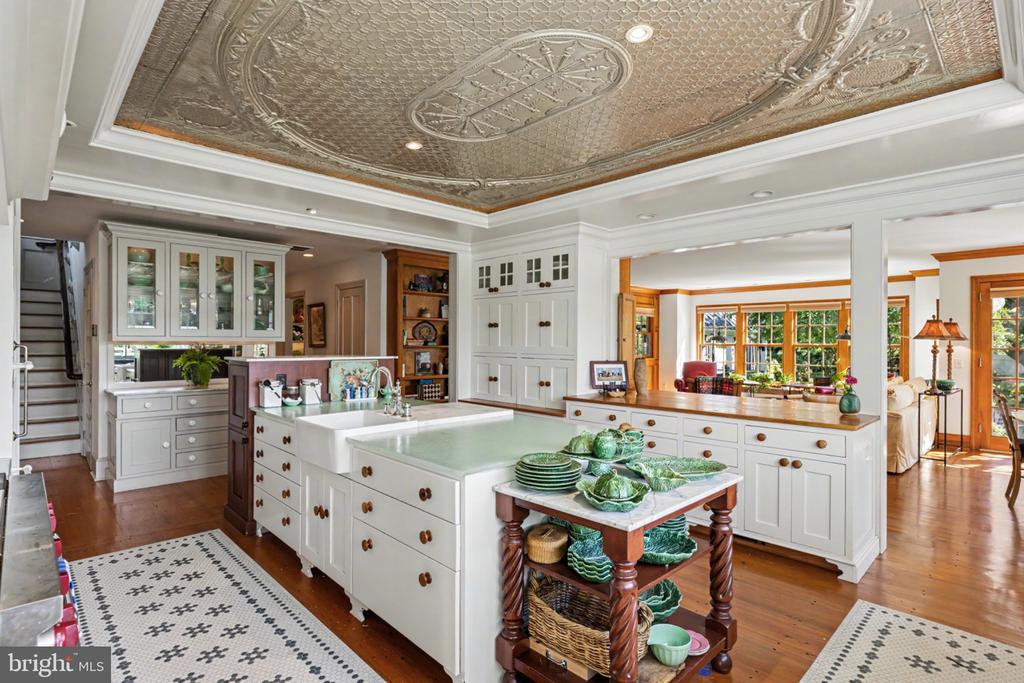 33 RITTENHOUSE ROAD