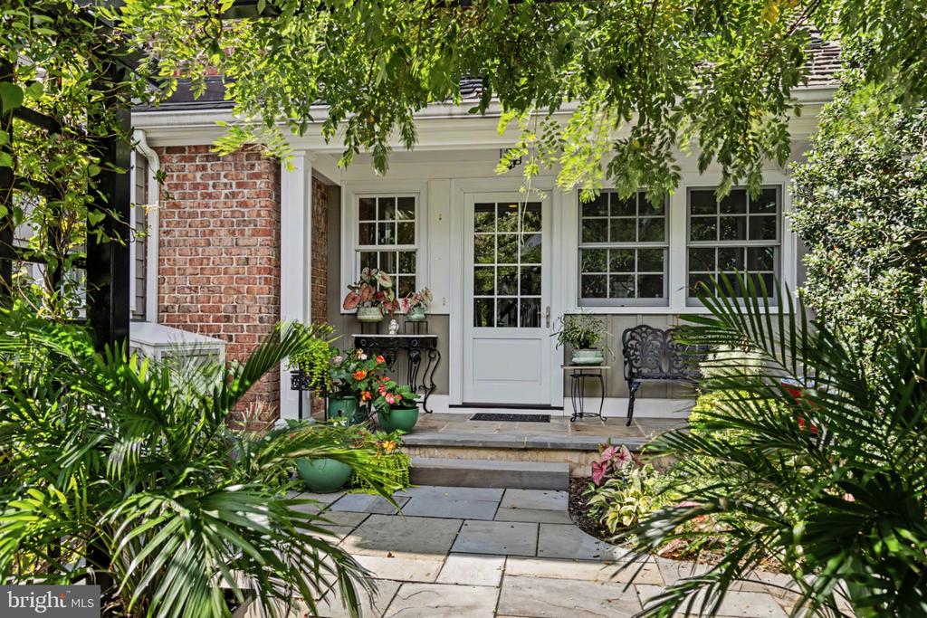 33 RITTENHOUSE ROAD