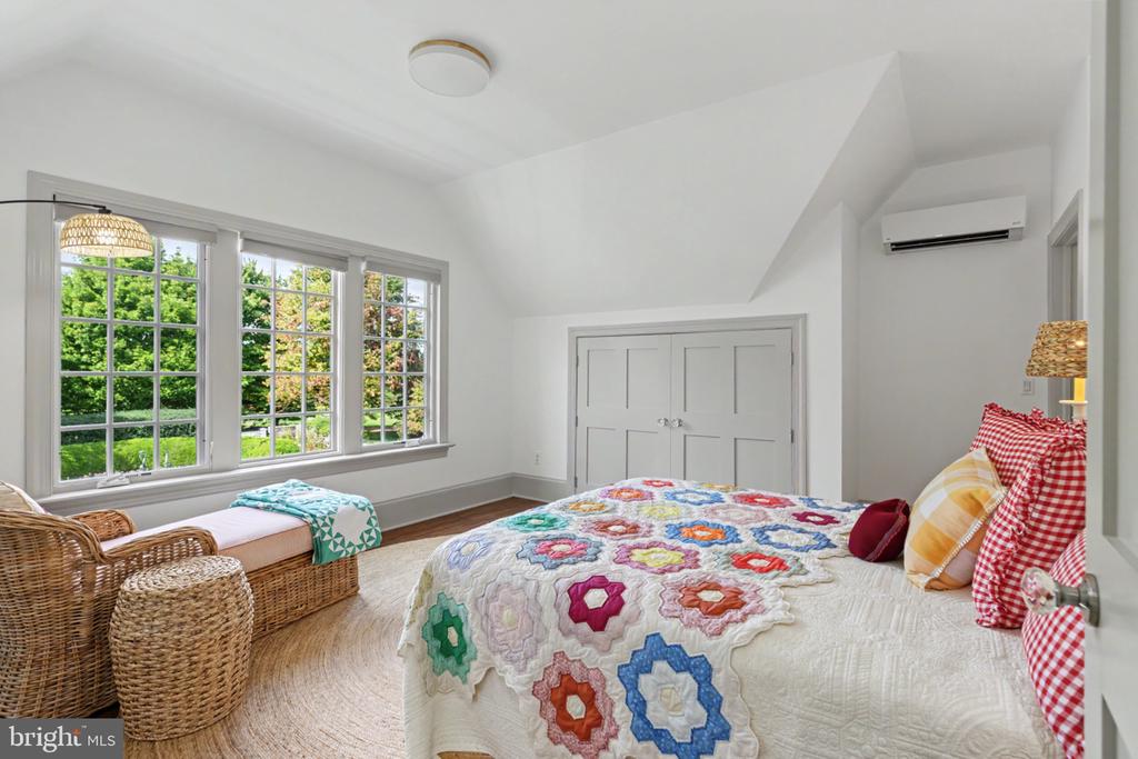 33 RITTENHOUSE ROAD