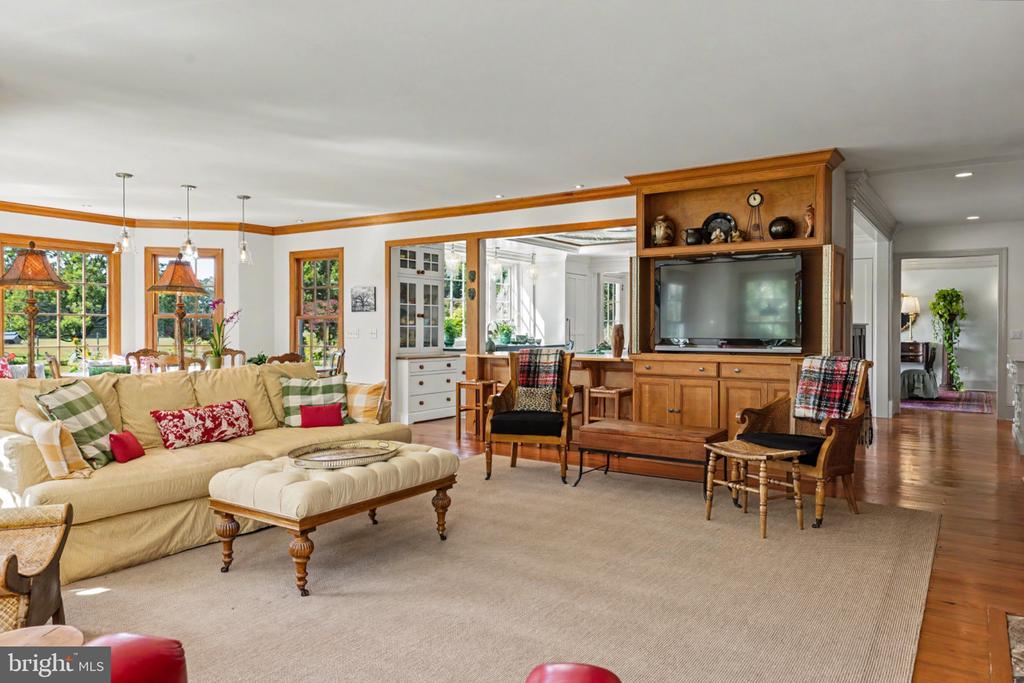 33 RITTENHOUSE ROAD