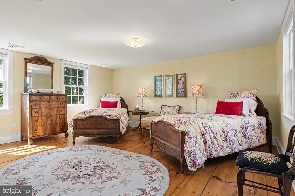 33 RITTENHOUSE ROAD