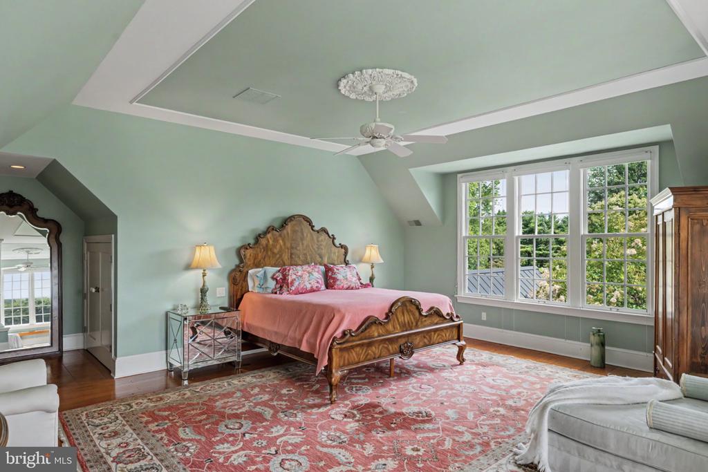 33 RITTENHOUSE ROAD