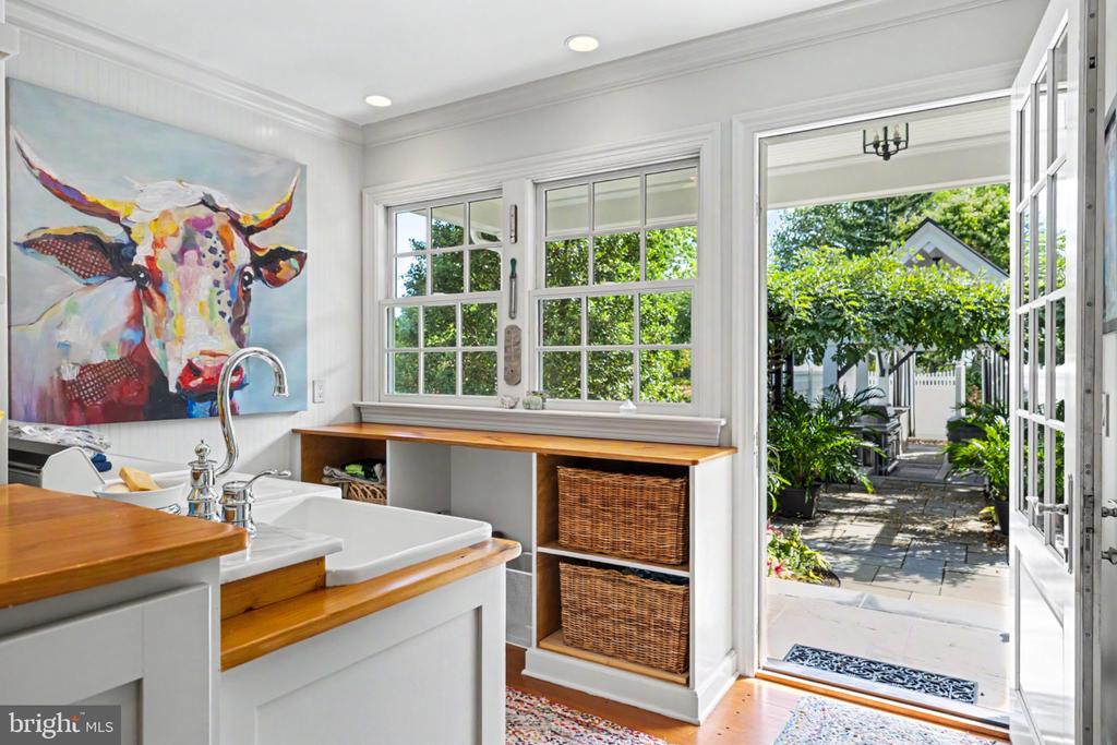 33 RITTENHOUSE ROAD