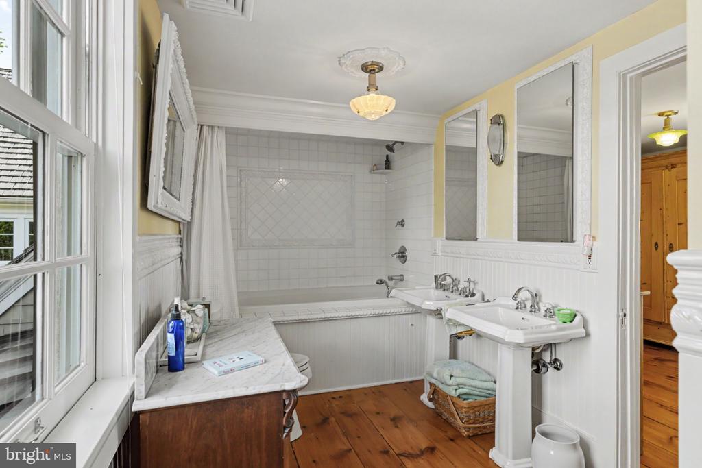 33 RITTENHOUSE ROAD