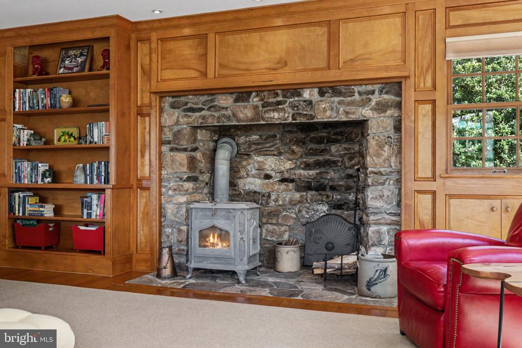 33 RITTENHOUSE ROAD