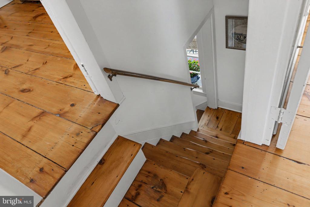 33 RITTENHOUSE ROAD