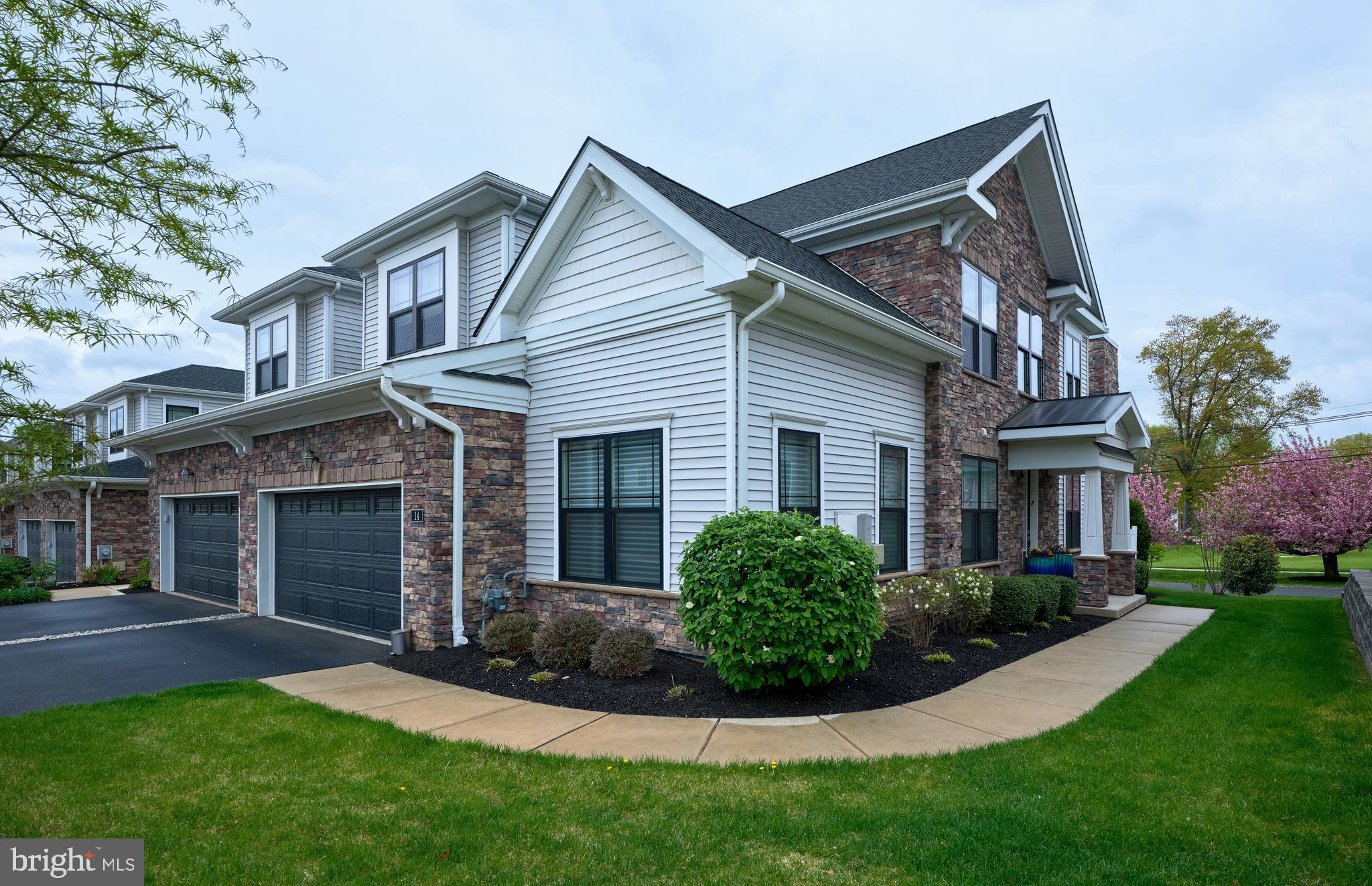 14 DOGLEG LANE