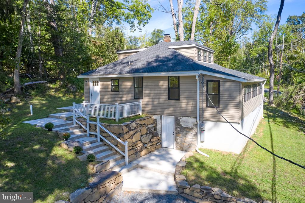 532 HOLLOW ROAD