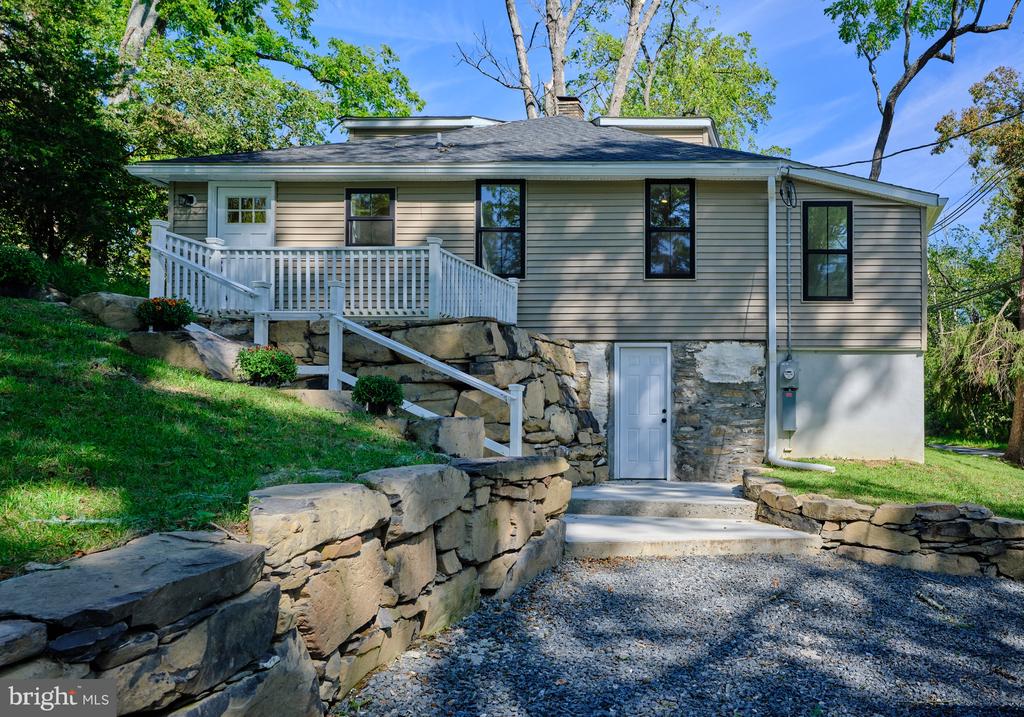532 HOLLOW ROAD